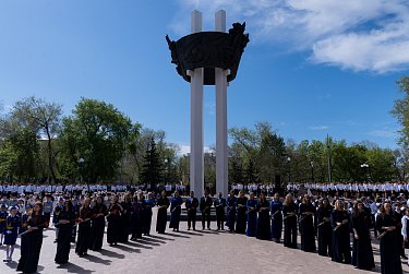 «Вальс Победы» исполнили сегодня в Оренбурге
